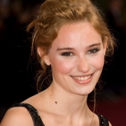 Déborah François